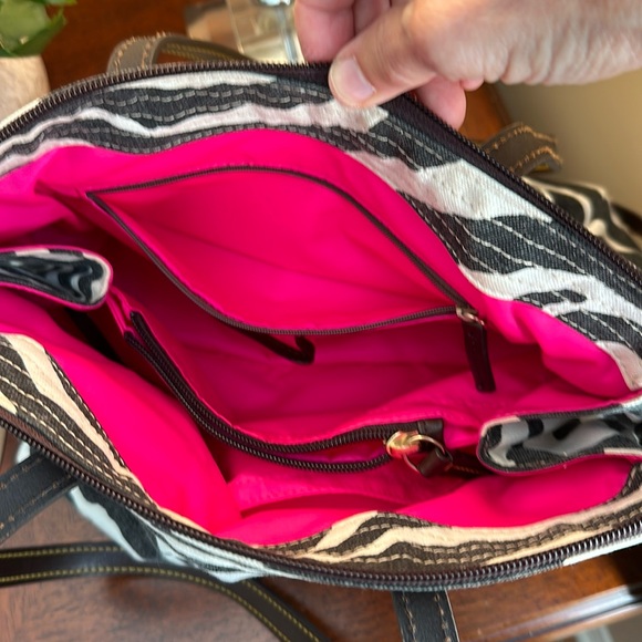🎄♥️ Dooney & Bourke Canvas Zebra Victoria Bag, Pink Lining ♥️🎄 - Picture 12 of 16